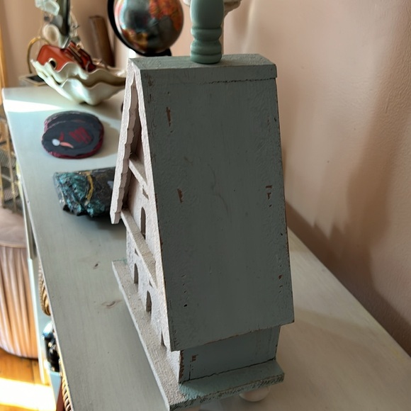 Rustic White Wooden Birdhouse very well made heavy duty wood and stained - Picture 2 of 6